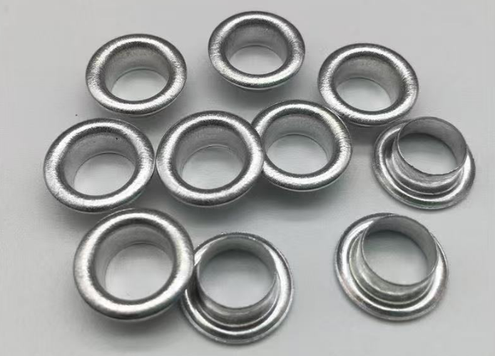 วัสดุที่แตกต่างกันของตาไก่