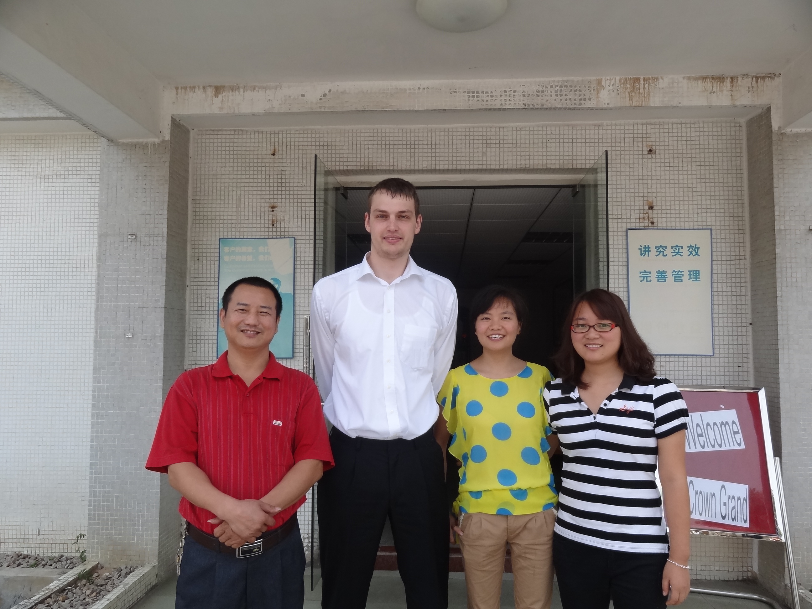 ลูกค้าเยี่ยมชม Nuote Metals – ยืนยันตาไก่เหล็ก 3 ล้านตัวพร้อมการชุบทองเหลือง