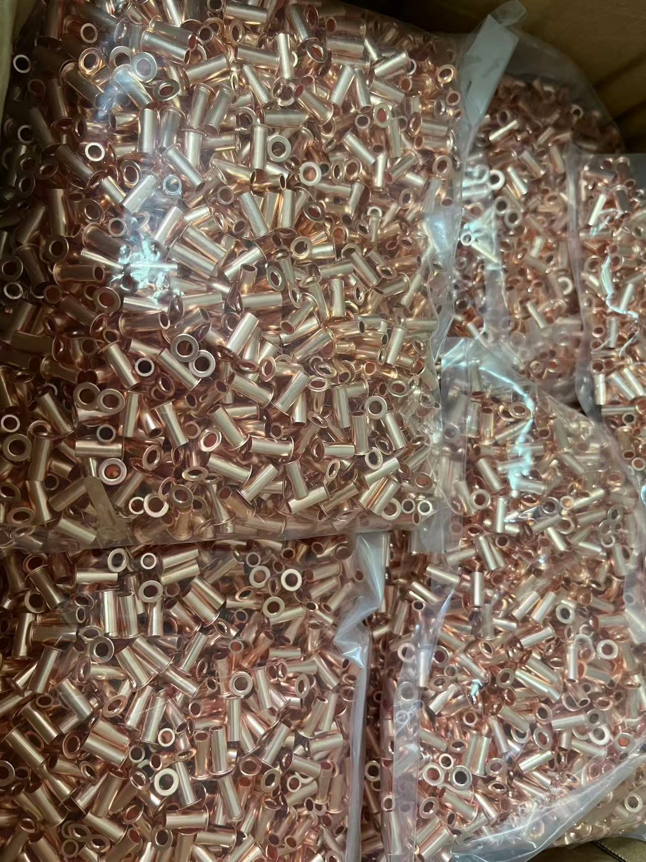 Nuote Metals จัดส่งหมุดย้ำท่อทองแดง DIN 7340 A ไปยังฮังการี – ชุดเล็ก ความเที่ยงตรงสูง